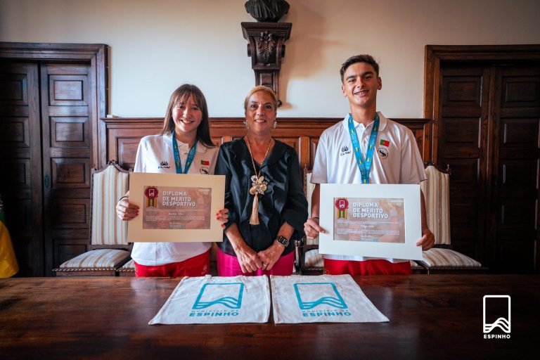 Entrega de Diplomas de Mérito Desportivo aos atletas Filipe Neto e Matilde Silva