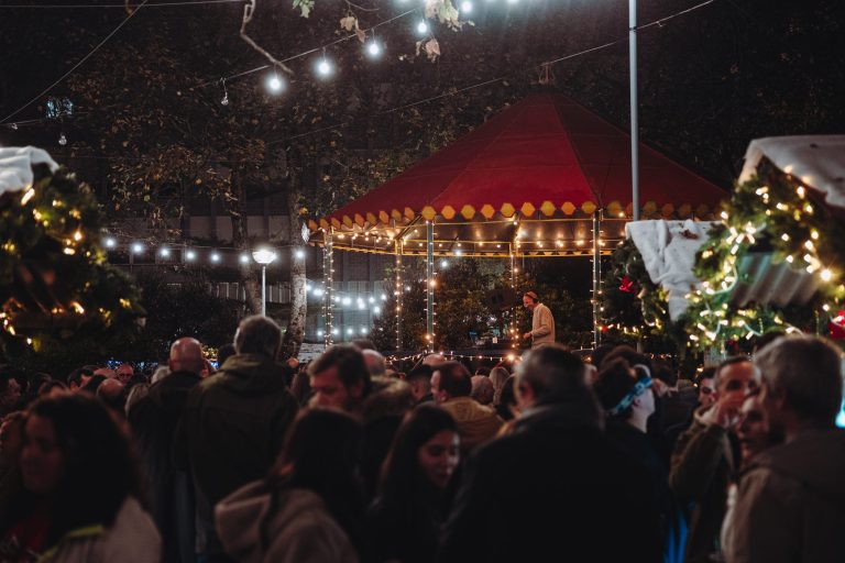 Mercadinho de Natal em Espinho bem animado