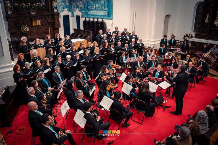 Igreja Matriz cheia para o Concerto de Ano Novo com Orfeão de Espinho e Tuna Musical de Anta